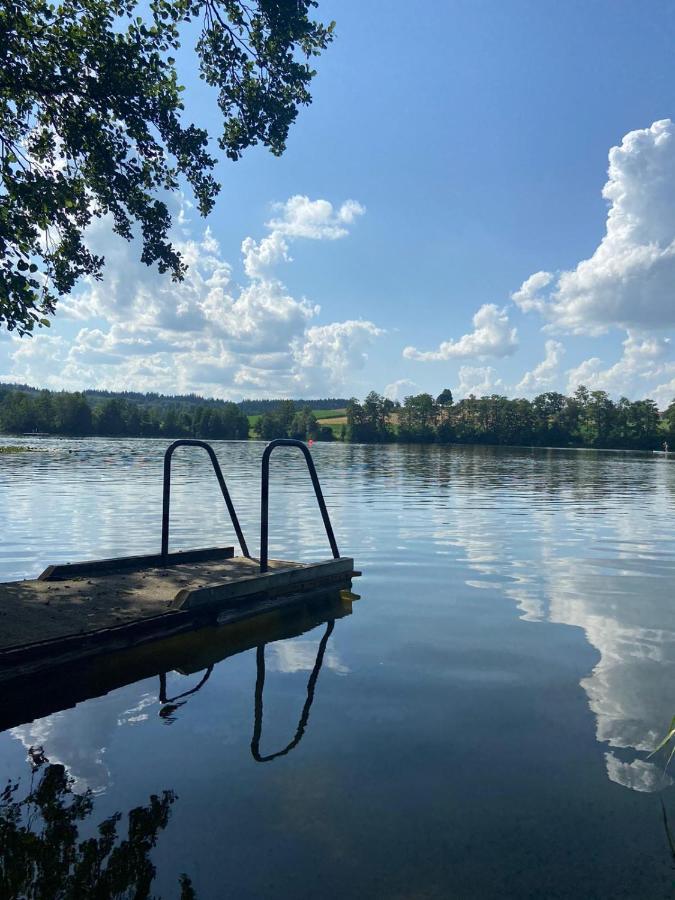 Seepension Ostertach - Am Leitgeringer See Tittmoning المظهر الخارجي الصورة